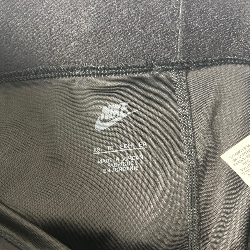 Nike Womens Sportswear High Rise 7/8 Tight Fit Leggings Black FN6545-010 XS - Picture 9 of 10